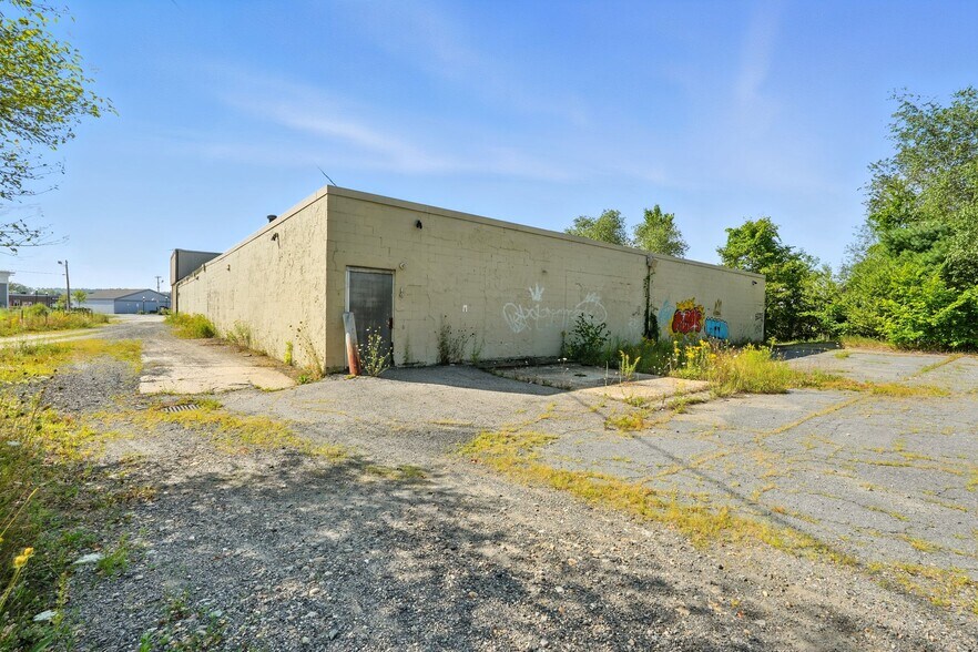 More Photos Of 250 Central St, Winchendon Drugstore For Lease