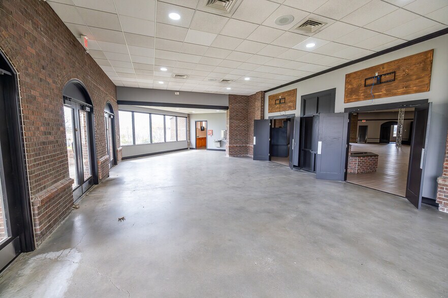 More Photos Of 800 SW 150 Hwy, Lee's Summit Office For Sale