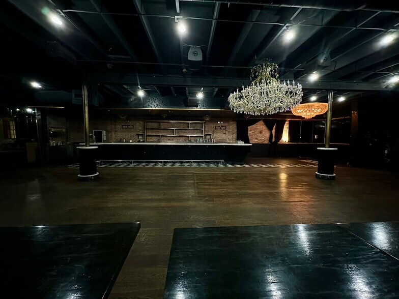 More Photos Of 3001 N Henderson Ave, Dallas Restaurant For Lease