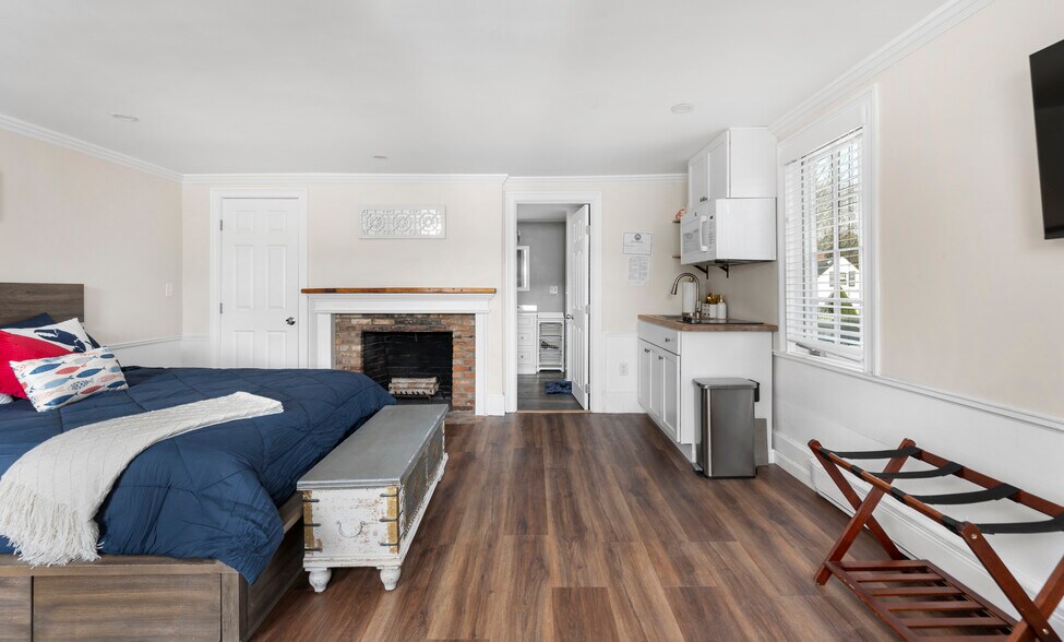 More Photos Of 3-5 Union St, Kennebunkport Storefront Retail Office For Sale