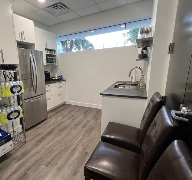 More Photos Of 515 W Bay St, Tampa Coworking Space