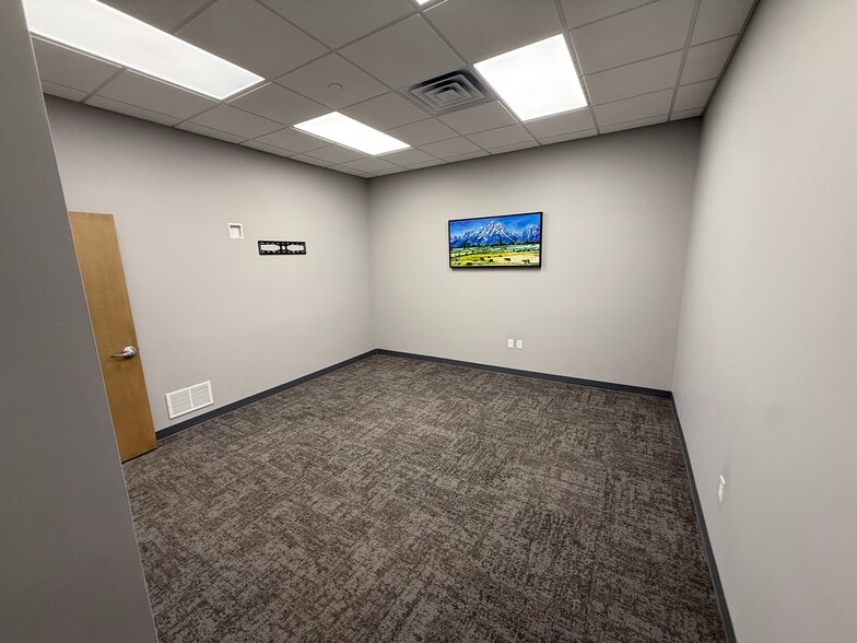 More Photos Of 72 W 64th St, Holland Manufacturing For Sale