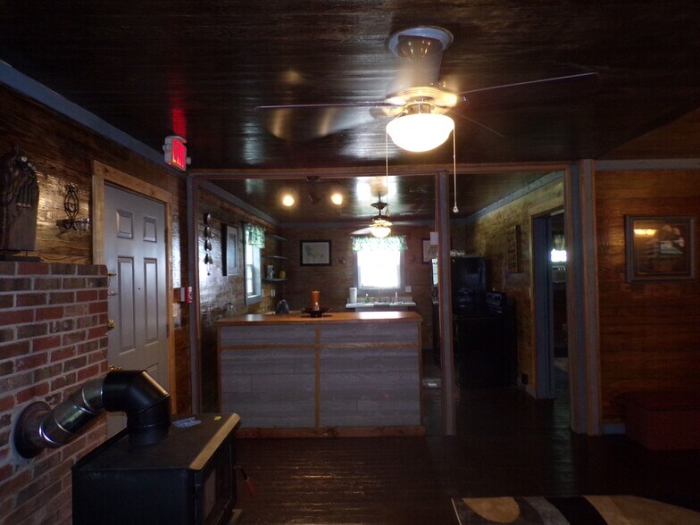 More Photos Of 450 S Oak St, Jackson Storefront Retail Office For Sale