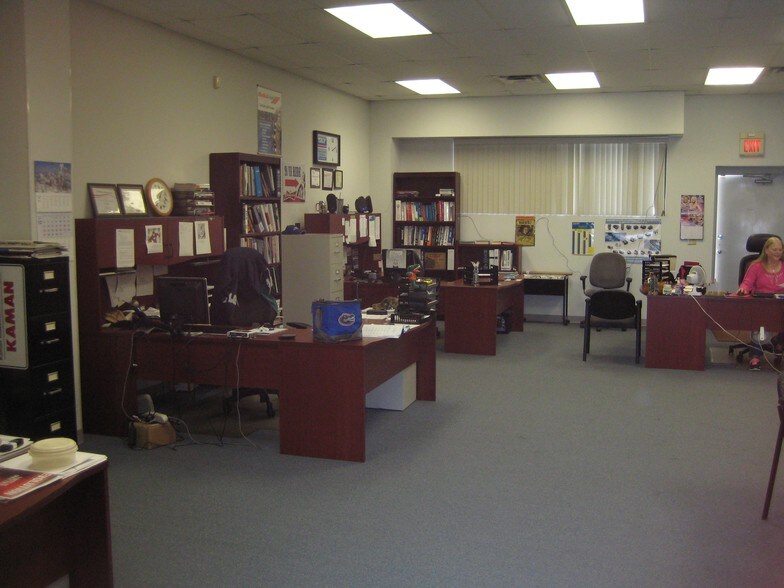 More Photos Of 5349 Great Oak Dr, Lakeland Light Distribution For Lease