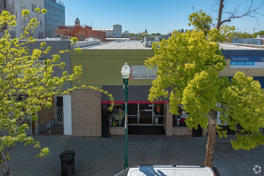 More Photos Of 2021 Chester Ave, Bakersfield Storefront For Lease