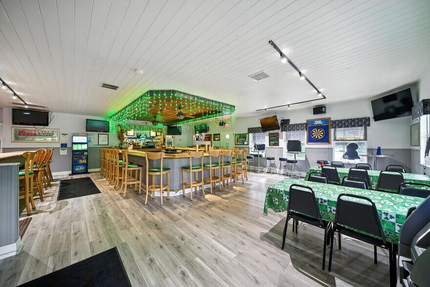 More Photos Of 260 Espanong Rd, Lake Hopatcong Restaurant For Sale