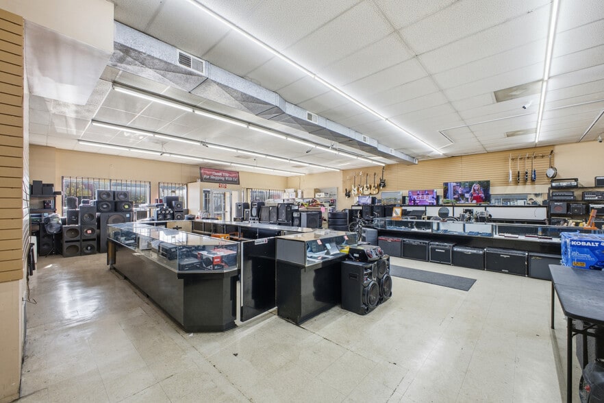 More Photos Of 3210 E Main St, Columbus Freestanding For Sale