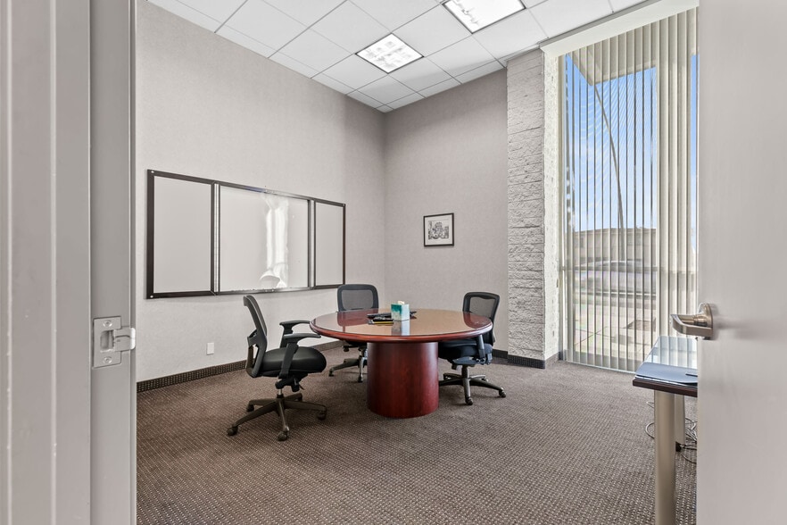 More Photos Of 1000 N Brand Blvd, Glendale Unknown For Lease