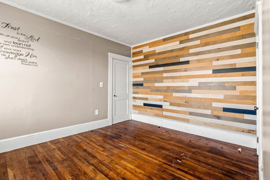 More Photos Of 136-138 Winter St, Haverhill Storefront Retail Residential For Sale