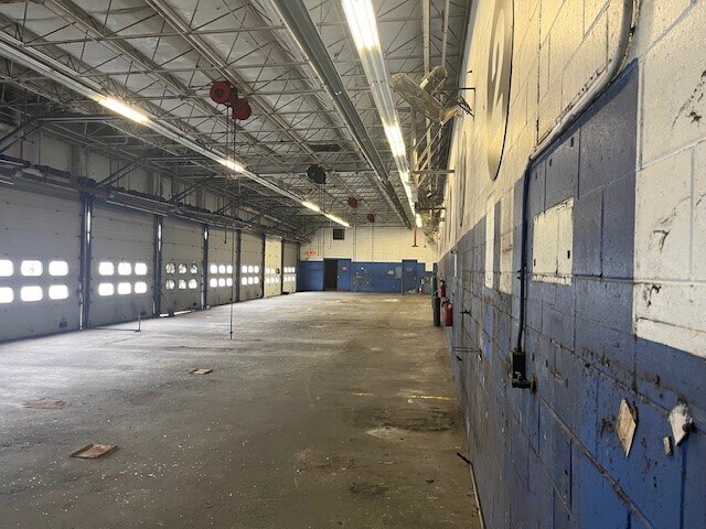 More Photos Of 3505 S Carrollton Ave, New Orleans Auto Repair For Lease