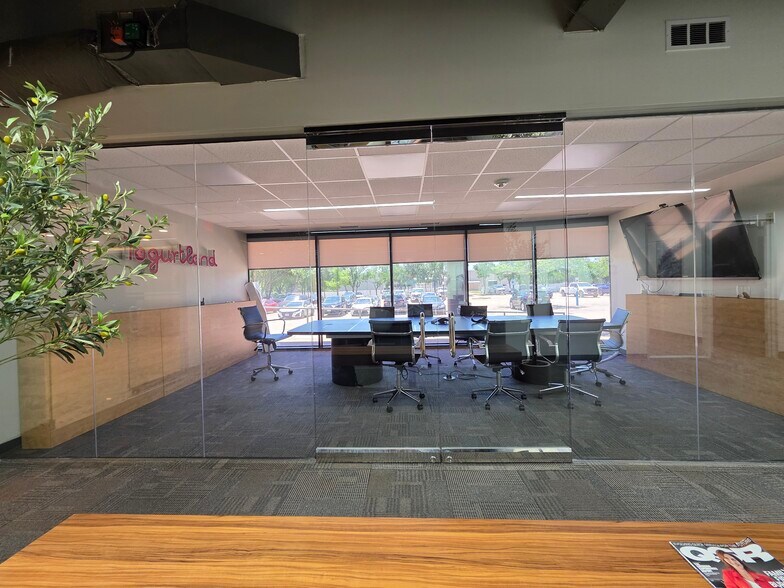 More Photos Of 2100 Valley View Ln, Farmers Branch Office For Lease