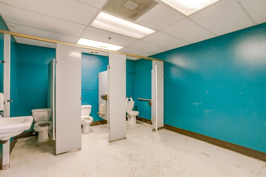 More Photos Of 541 N Main St, Fort Worth Light Manufacturing For Lease