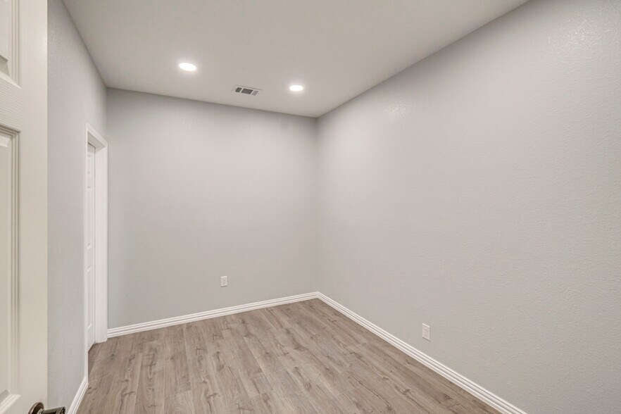 More Photos Of 5268/5450 N FM 866, Odessa Warehouse For Sale