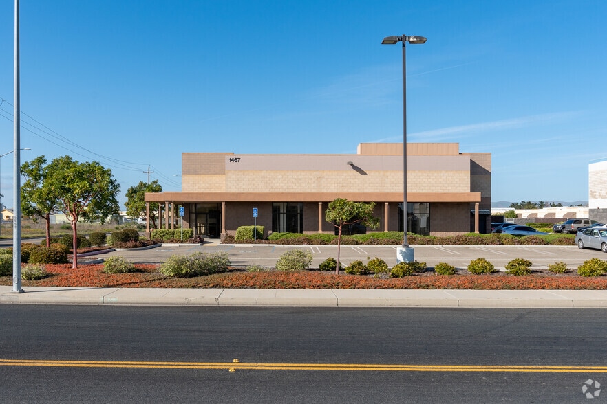 More Photos Of 1467 W Fairway Dr, Santa Maria Office For Lease