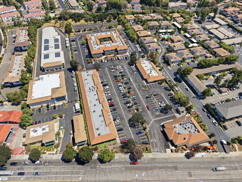 More Photos Of 1321-1345 E Thousand Oaks Blvd, Thousand Oaks Unknown For Lease