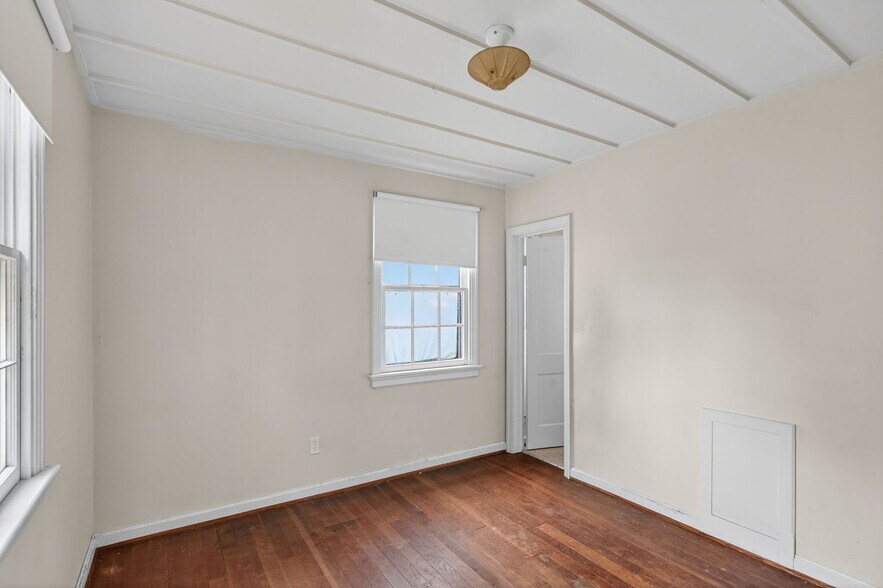 More Photos Of 5812 Jefferson Ave, Newport News Storefront For Sale