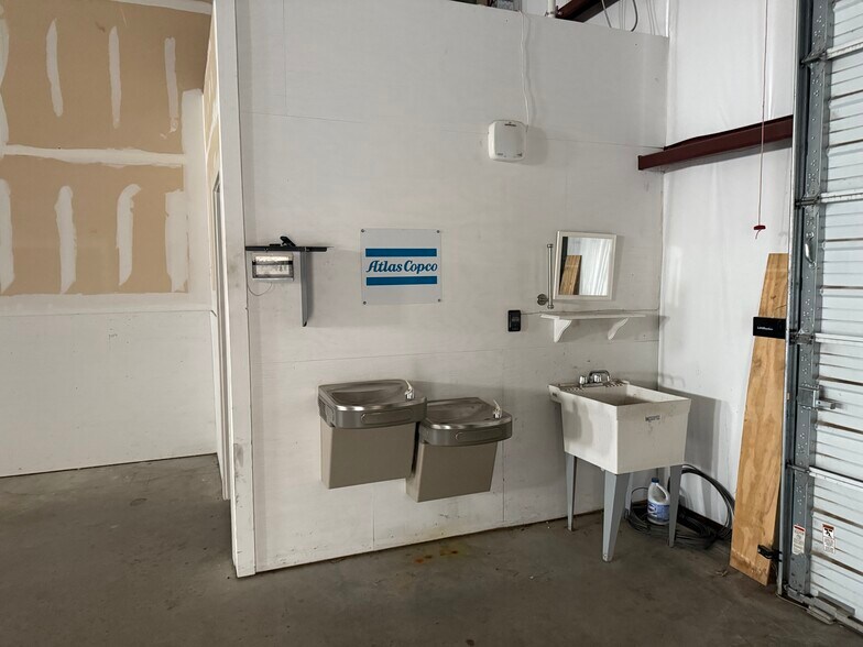 More Photos Of 3943 S Interstate 35, New Braunfels Unknown For Lease