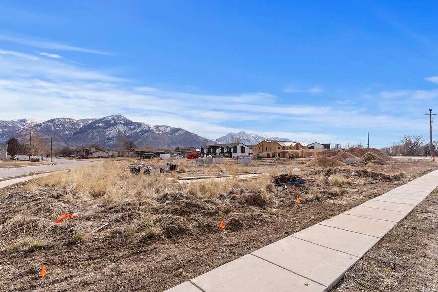 More Photos Of 2135 700 w, Harrisville General Retail For Lease