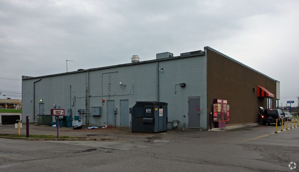 More Photos Of 12045-12093 Lebanon Rd, Sharonville General Retail For Lease