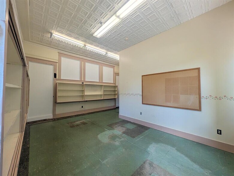 More Photos Of 16 Central st, Claremont Specialty For Sale