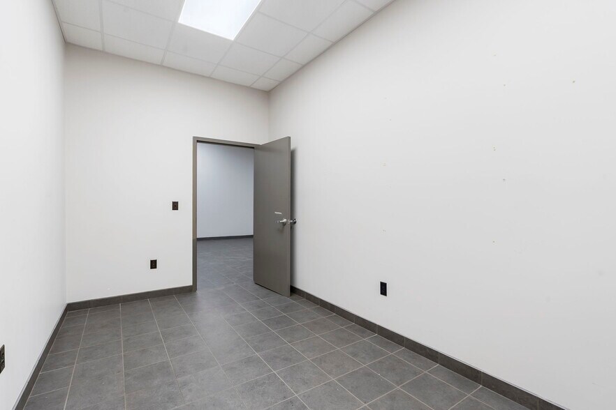 More Photos Of 1920 N National Ave, Springfield Warehouse For Lease