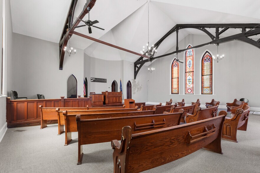 More Photos Of 311 17th St, Ashland Loft Creative Space For Sale