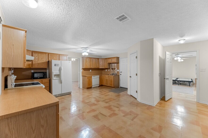 More Photos Of 7315 Pine St, Manvel Industrial For Sale