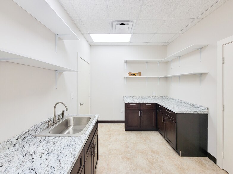 More Photos Of 1615 1st St, Rosenberg Medical For Sale