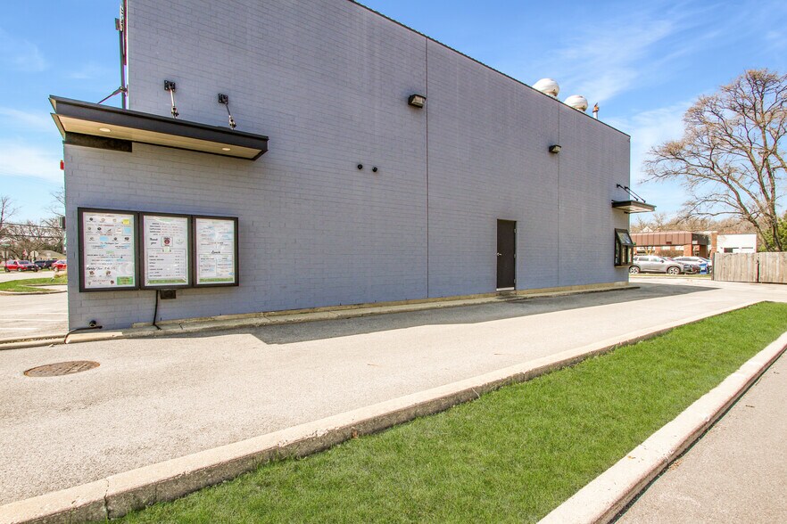 More Photos Of 720 E Rand Rd, Mount Prospect Fast Food For Sale
