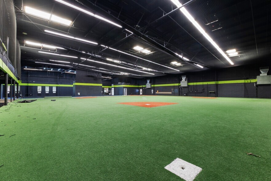 More Photos Of 4304 Metric Dr, Winter Park Warehouse For Lease