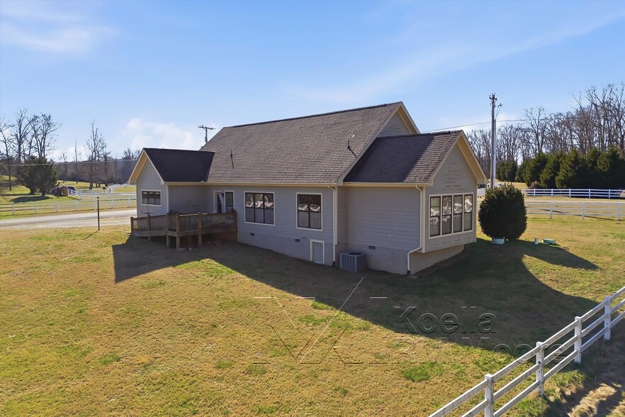 More Photos Of 1522 New Hope Rd, Rockwood Specialty For Sale