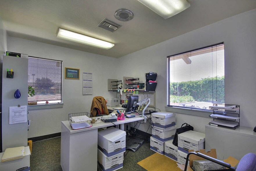 More Photos Of 911-915 Blanco Cir, Salinas Office For Lease