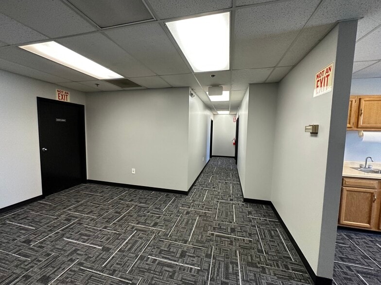 More Photos Of 12005 40,000 - 163,800 sf Available - Warren MI, Warren Distribution For Lease