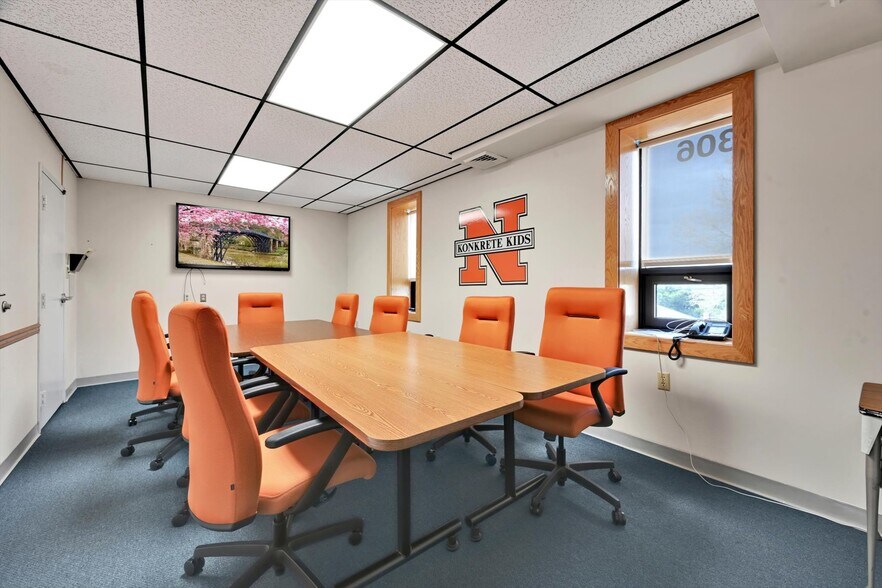 More Photos Of 2014 Laubach Ave, Northampton Office For Sale