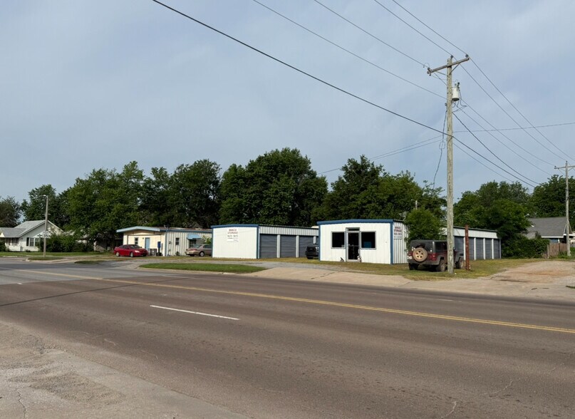 Primary Photo Of 107 3rd st, Minco Industrial For Sale