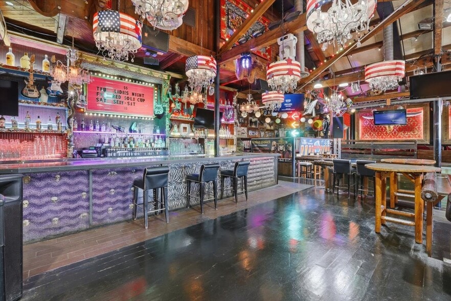 More Photos Of 3330 N Academy Blvd, Colorado Springs Bar For Sale