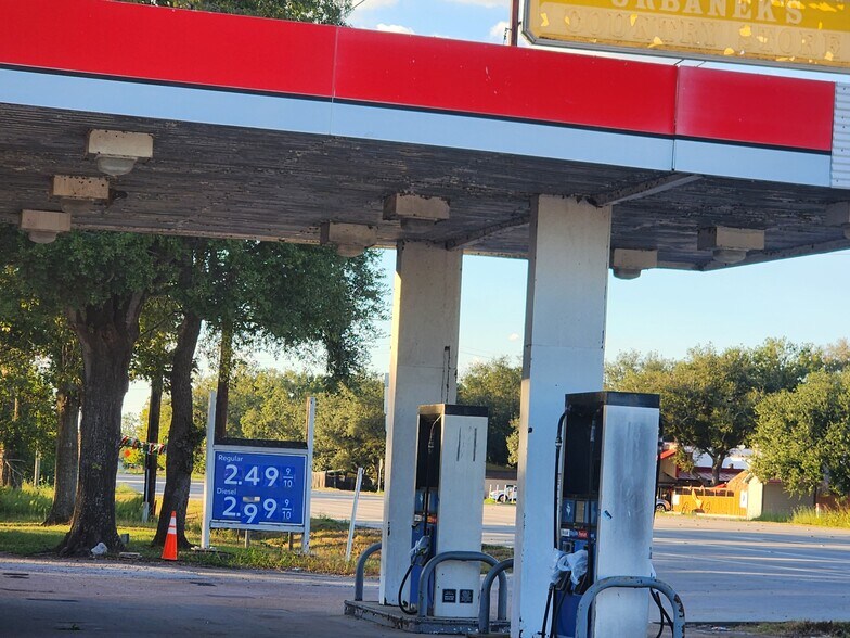More Photos Of 15518 Highway 36, Needville Service Station For Sale