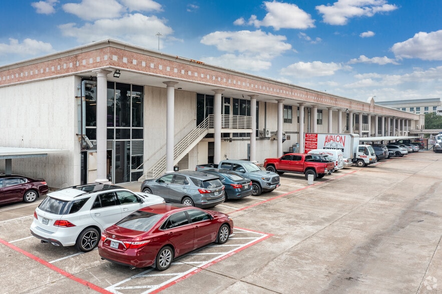 More Photos Of 8800-8899 Katy Fwy, Houston Unknown For Lease