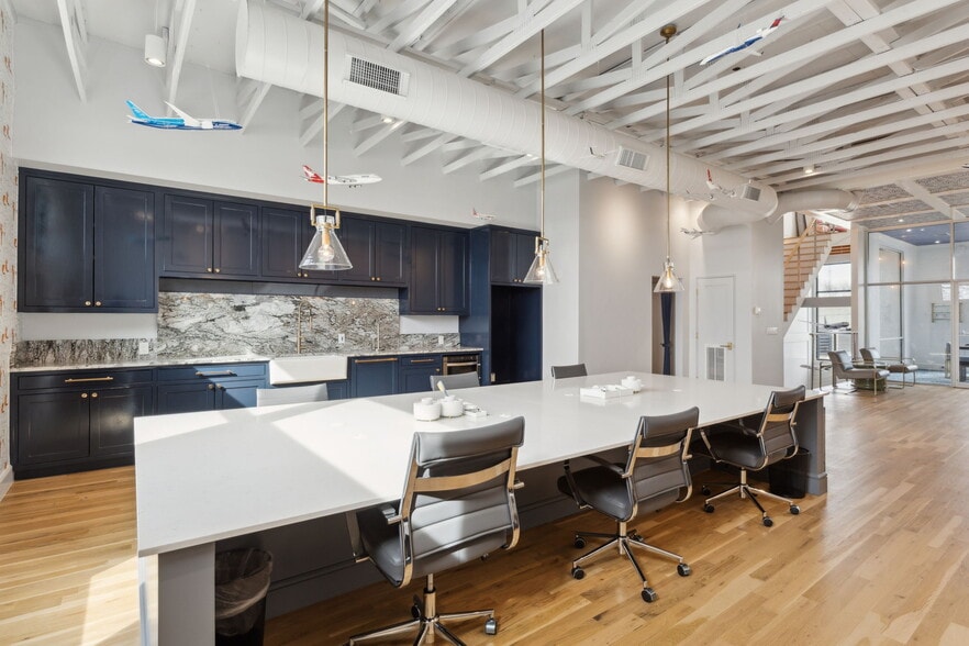 More Photos Of 4763 Algiers St, Dallas Loft Creative Space For Sale
