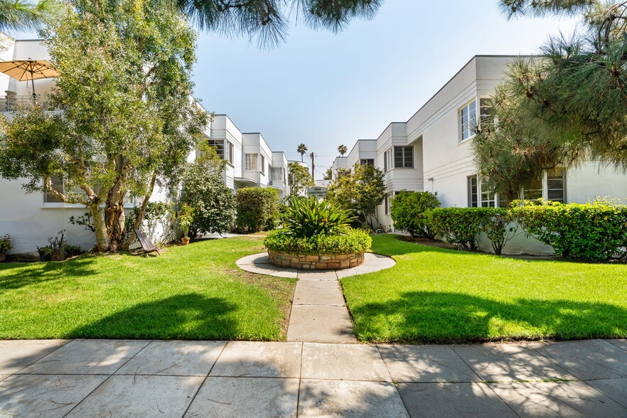 Primary Photo Of 947-953 11th St, Santa Monica Apartments For Sale