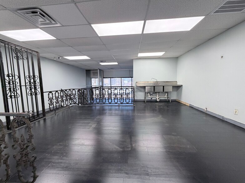 More Photos Of 3393-3437 Summer Ave, Memphis Storefront For Lease