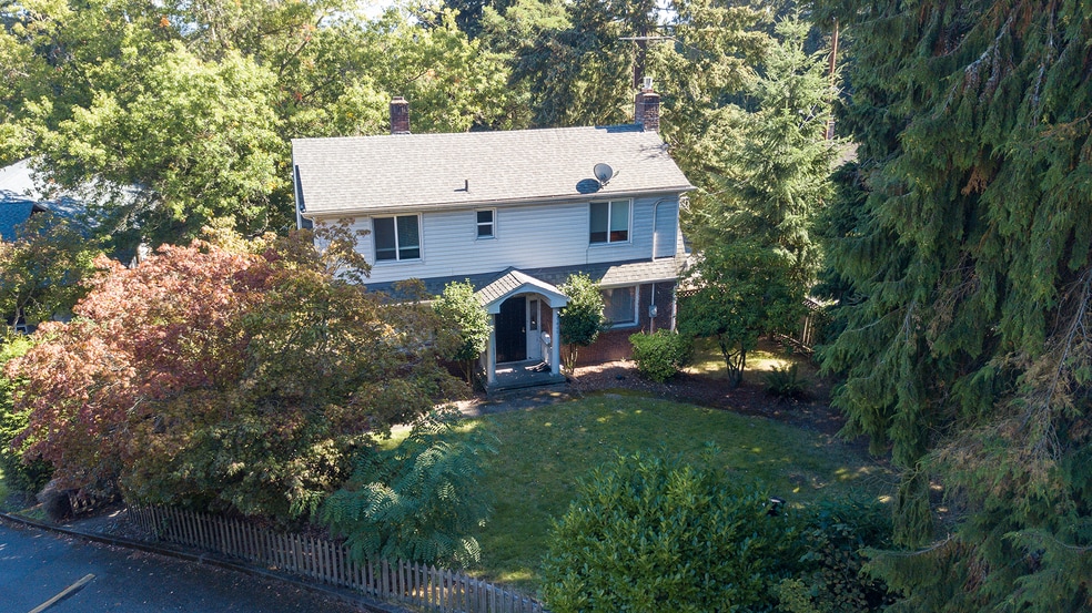 More Photos Of 9412 15th Ave NE, Seattle Specialty For Sale