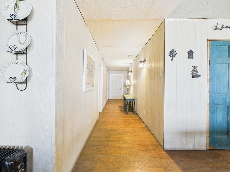 More Photos Of 236 S Oak St, Pecos Storefront For Sale