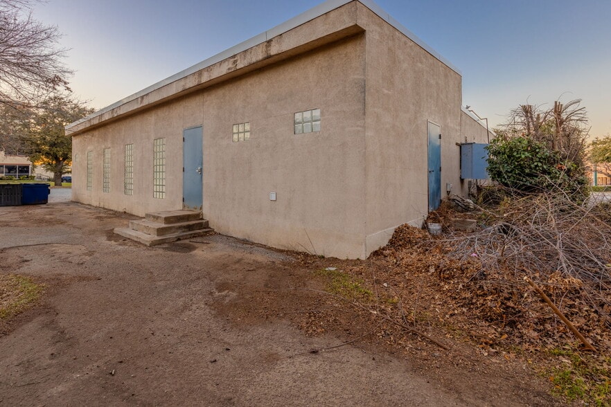 More Photos Of 2908 E Trinity Mills Rd, Carrollton Office For Lease