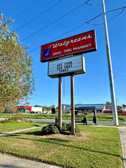 More Photos Of 7401 Read Blvd, New Orleans Drugstore For Lease