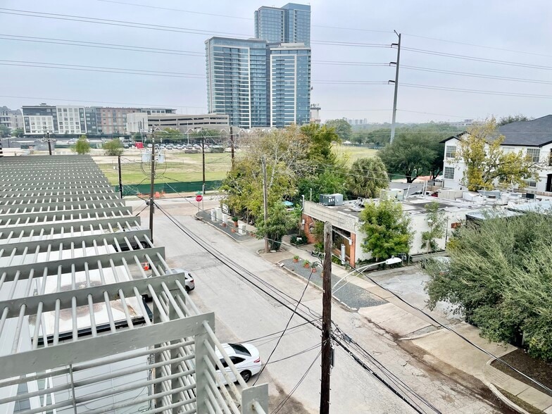 More Photos Of 3335 W Lamar St, Houston Office Residential For Lease