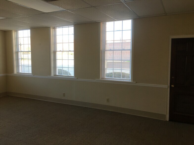More Photos Of 301 Broome St, Lagrange Office For Lease