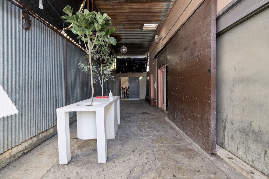 More Photos Of 3770 Selby Ave, Los Angeles Loft Creative Space For Sale