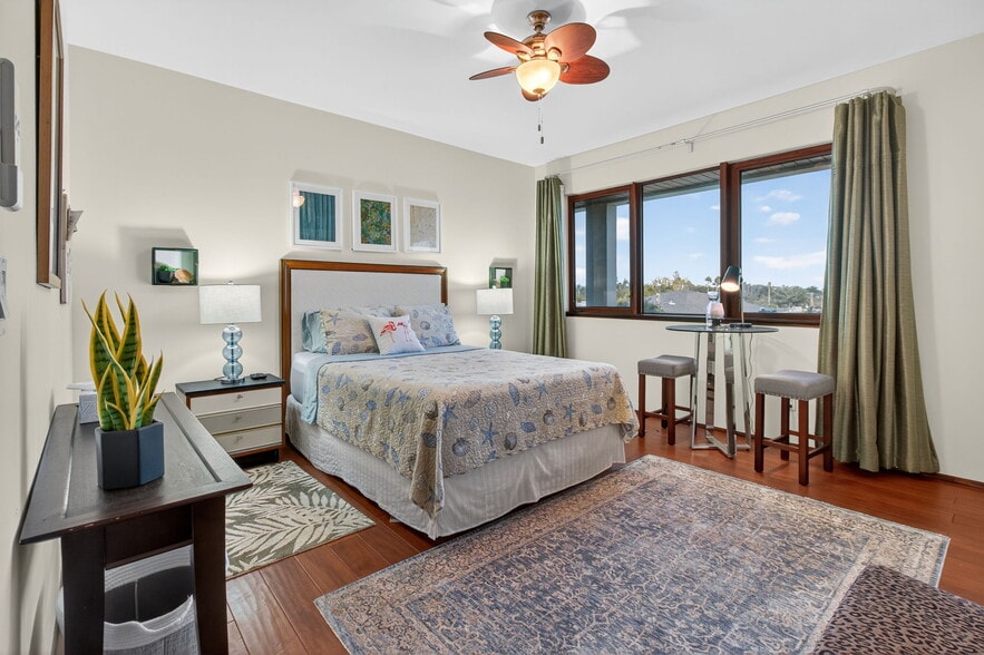 More Photos Of 5657 Shore S blvd, Gulfport Specialty For Sale