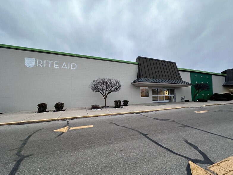 More Photos Of 1201A S Division St, Traverse City Drugstore For Lease